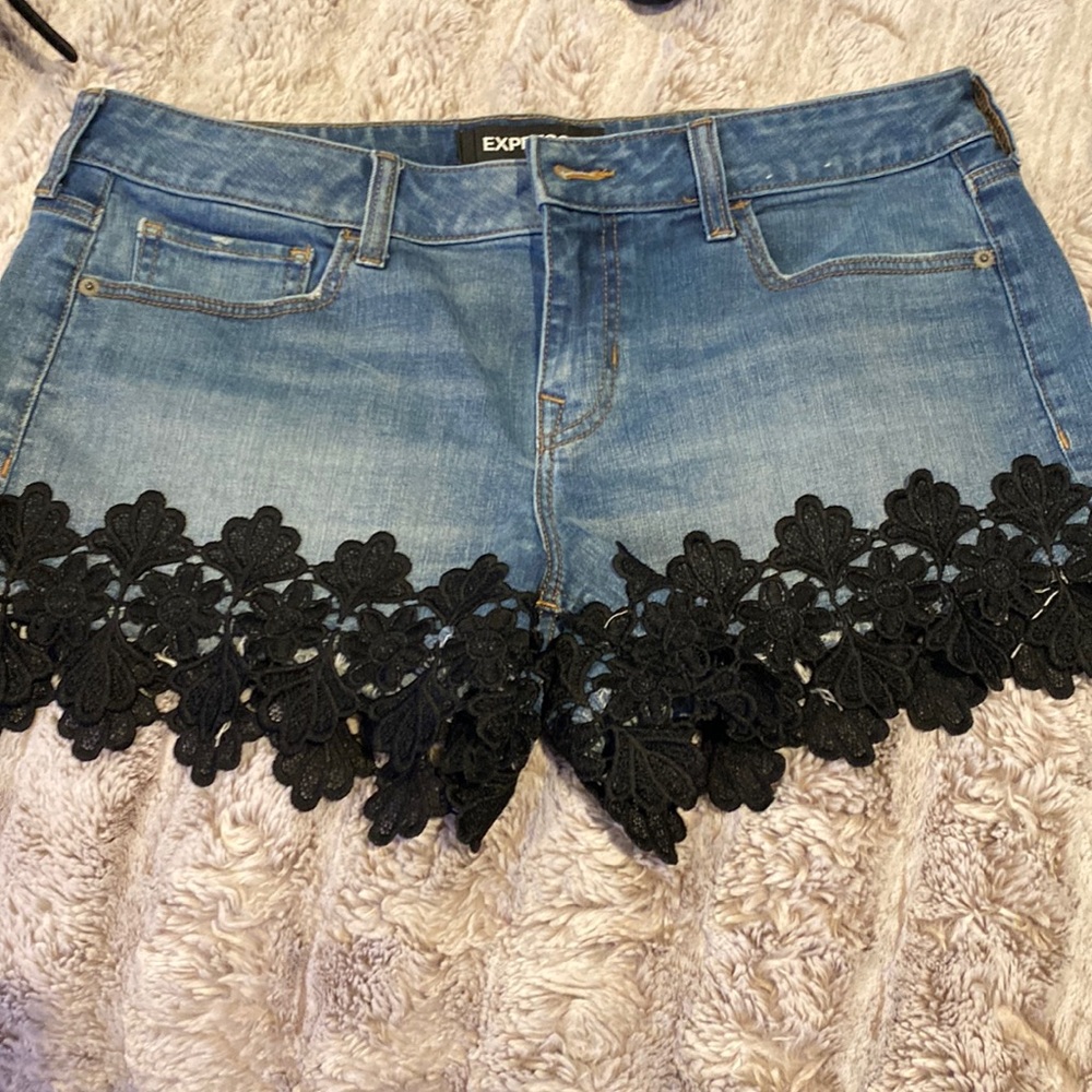 Express Lace Trim shorts